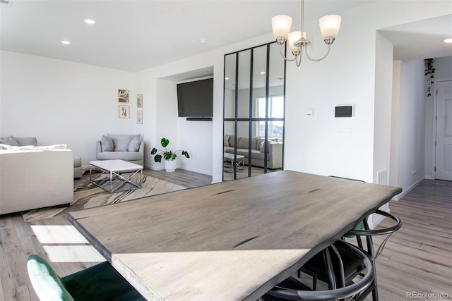 dining room featuring recessed lighting, visible vents, light wood-style flooring, an inviting chandelier, and baseboards