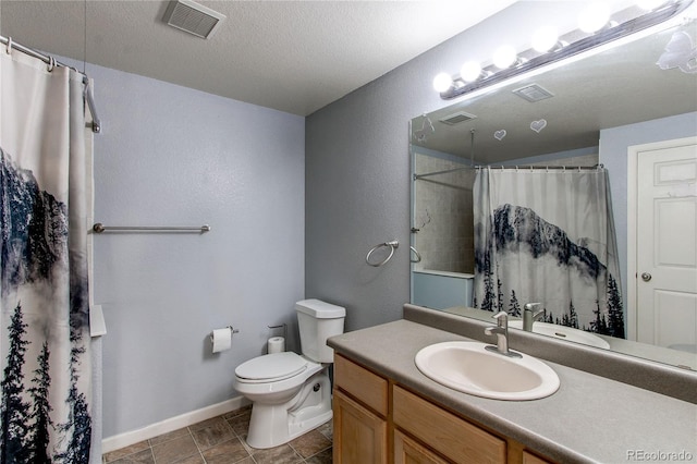 bathroom featuring curtained shower, vanity, a textured ceiling, and toilet