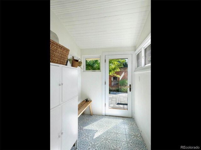 mudroom with vaulted ceiling