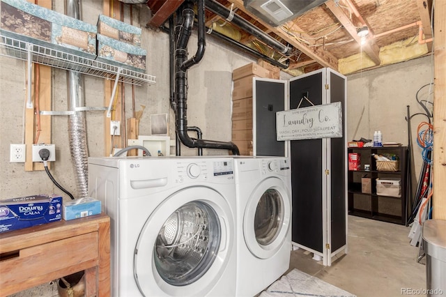 laundry area with visible vents, laundry area, and independent washer and dryer