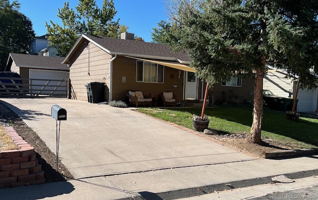 view of front of house featuring a front yard and a garage