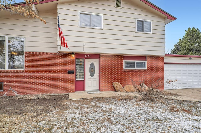 view of front facade with a garage