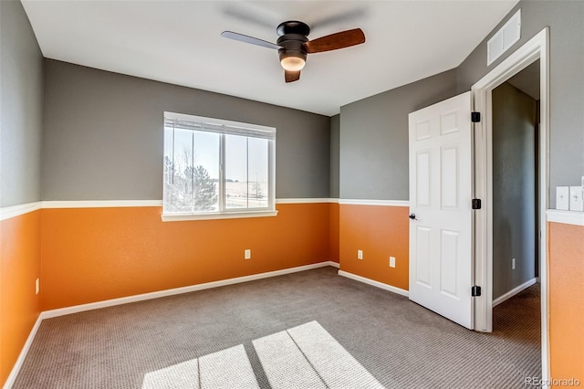 carpeted empty room featuring ceiling fan