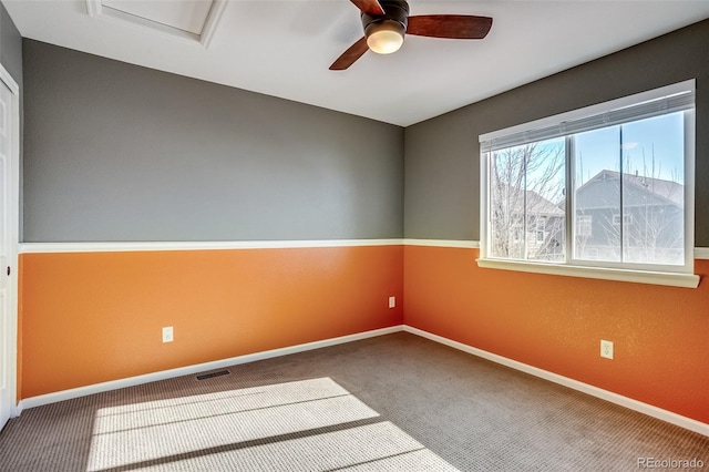 carpeted empty room featuring ceiling fan