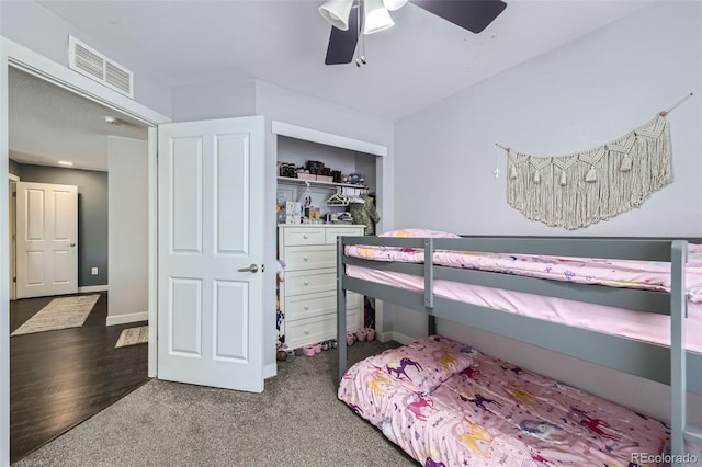 bedroom featuring ceiling fan, carpet floors, visible vents, baseboards, and a closet