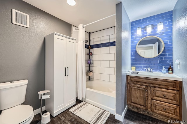 bathroom featuring visible vents, a textured wall, shower / bathtub combination with curtain, toilet, and wood finished floors