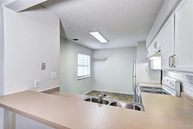 kitchen featuring white range with electric stovetop, a sink, a textured ceiling, backsplash, and under cabinet range hood