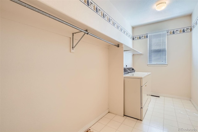 2561 Cactus Bluff Pl, Highlands Ranch, CO 80129 - laundry area featuring washer and clothes dryer and baseboards