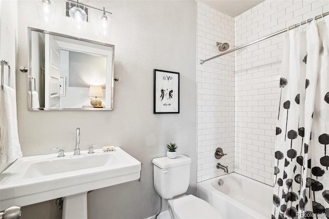 full bathroom with sink, toilet, and shower / bathtub combination with curtain