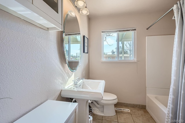 1065 6th St, Berthoud, CO 80513 - full bathroom featuring tile patterned floors, a textured wall, and shower / tub combo with curtain