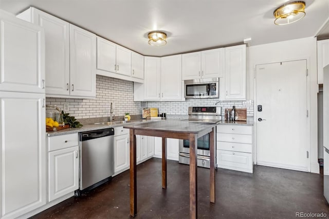 kitchen with stainless steel appliances, tasteful backsplash, sink, and white cabinets