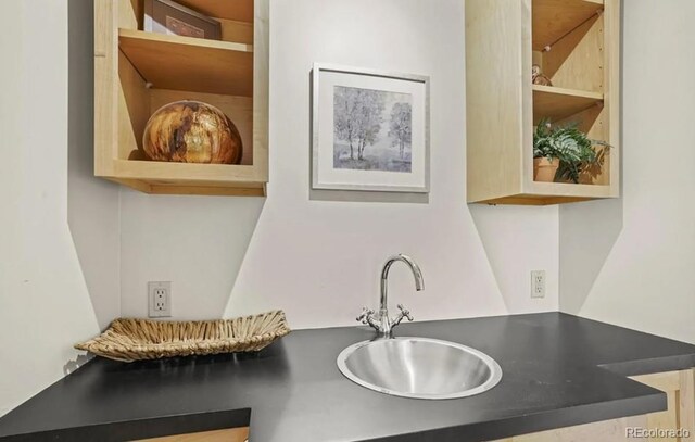 6235 E 6th Avenue Parkway, Denver, CO 80220 - details with a sink