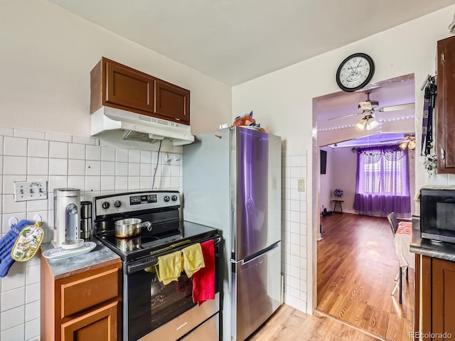 kitchen featuring tasteful backsplash, stainless steel appliances, and light hardwood / wood-style flooring