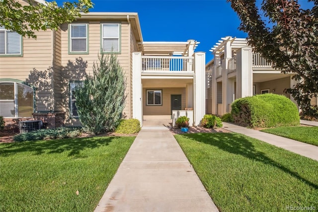 2491 Fountain Greens Blvd Unit B1, Grand Junction, CO 81505 - view of front of home featuring a balcony and a front lawn