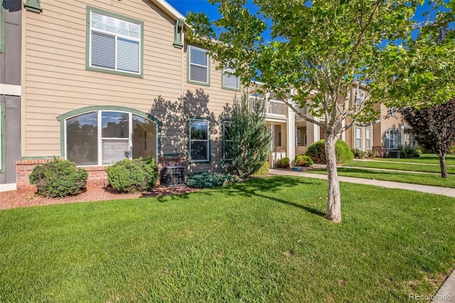 2491 Fountain Greens Blvd Unit B1, Grand Junction, CO 81505 - traditional-style home featuring a front yard