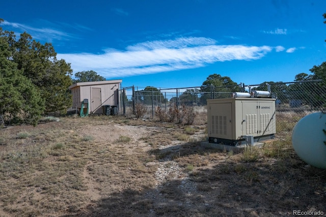 view of yard with a shed