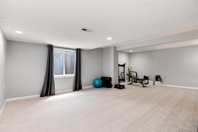 exercise room with carpet floors, baseboards, and visible vents