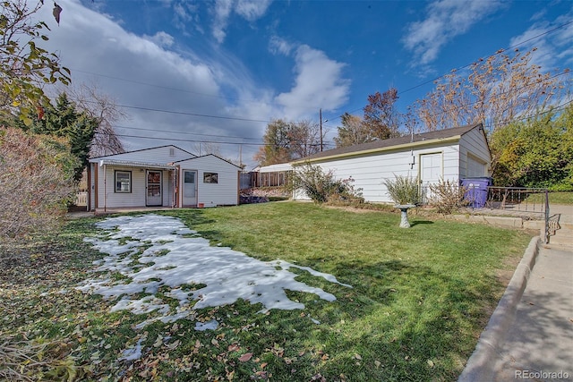 view of yard featuring covered porch