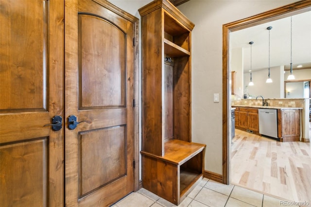 7830 Tannenbaum Rd, Colorado Springs, CO 80908 - mudroom with a sink and light tile patterned floors