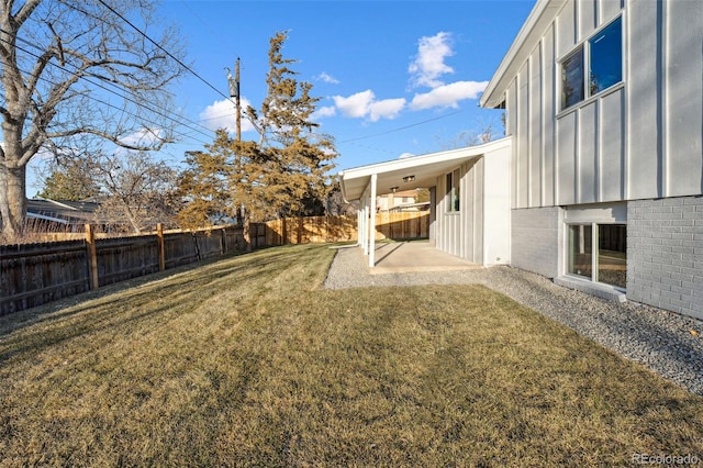 view of yard featuring a patio