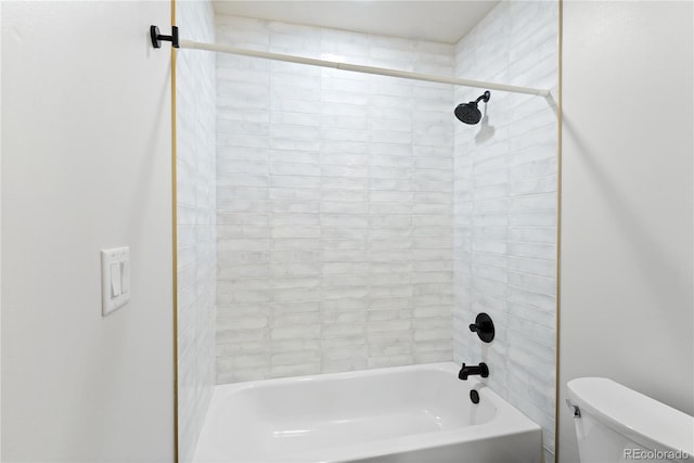 full bathroom with toilet and bathing tub / shower combination