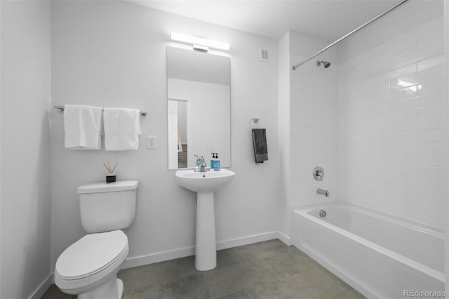 1337 N Alton St, Aurora, CO 80010 - full bath featuring toilet, bathtub / shower combination, baseboards, and a sink