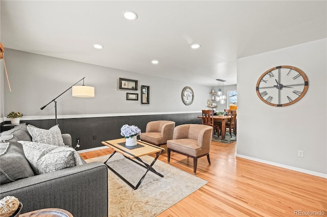 living room with light wood finished floors, baseboards, and recessed lighting
