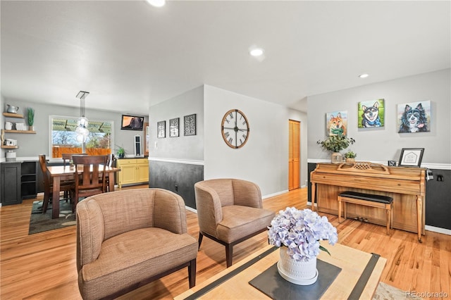 living room featuring light wood-style flooring, baseboards, and recessed lighting