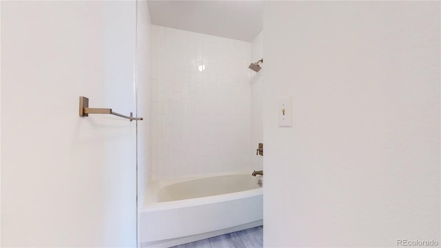 full bathroom with washtub / shower combination