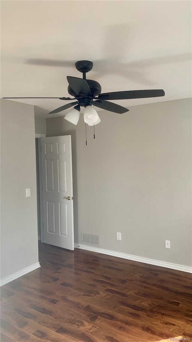 unfurnished room featuring dark wood-type flooring and ceiling fan