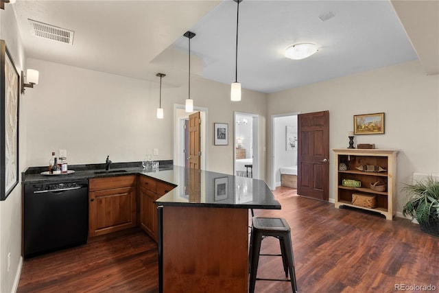 kitchen with visible vents, dishwasher, a breakfast bar, a peninsula, and a sink