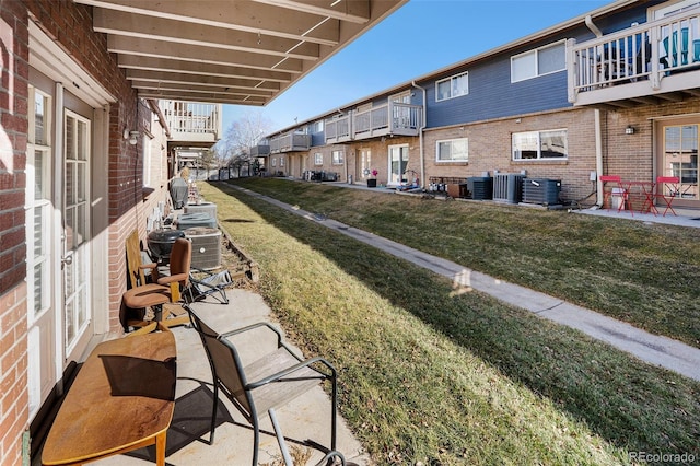 surrounding community featuring a residential view and a yard