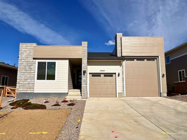 view of front facade featuring a garage