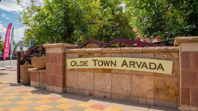 view of community / neighborhood sign