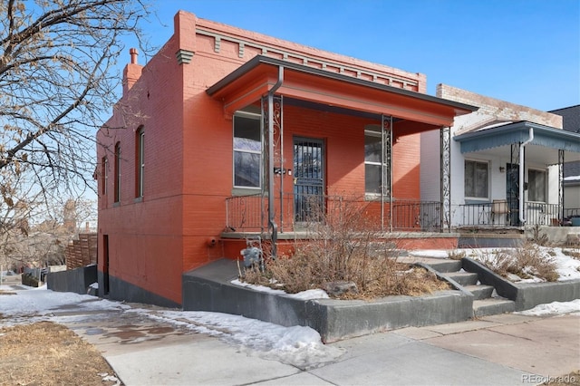 view of front of property featuring a porch