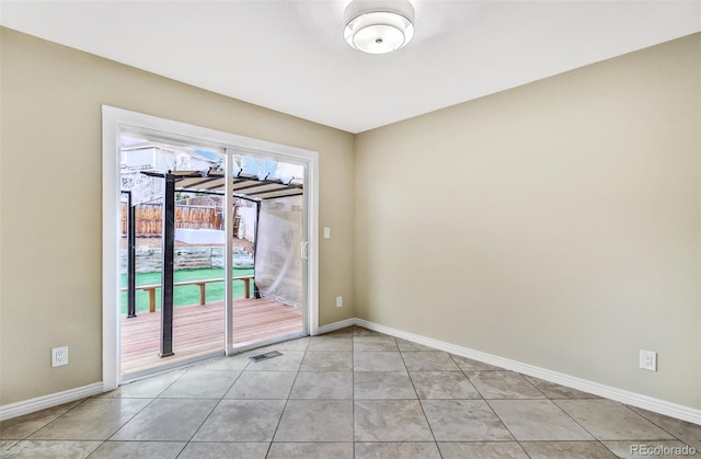 spare room featuring light tile patterned flooring