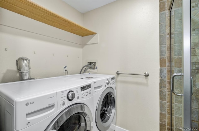 laundry room featuring washer and clothes dryer