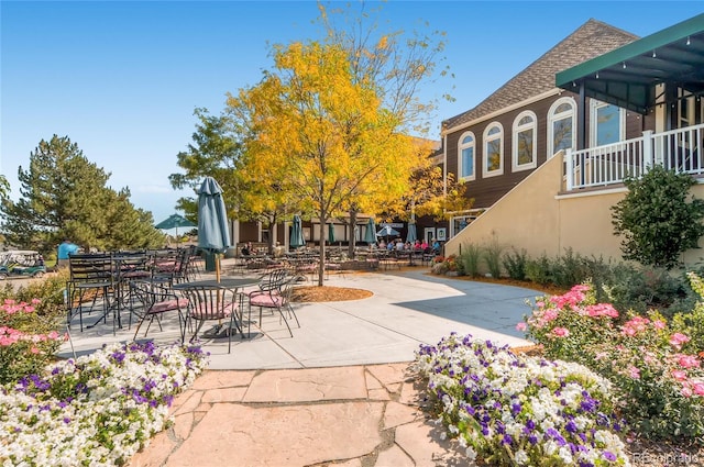 13123 Spica Dr, Lone Tree, CO 80124 - view of property's community featuring a patio