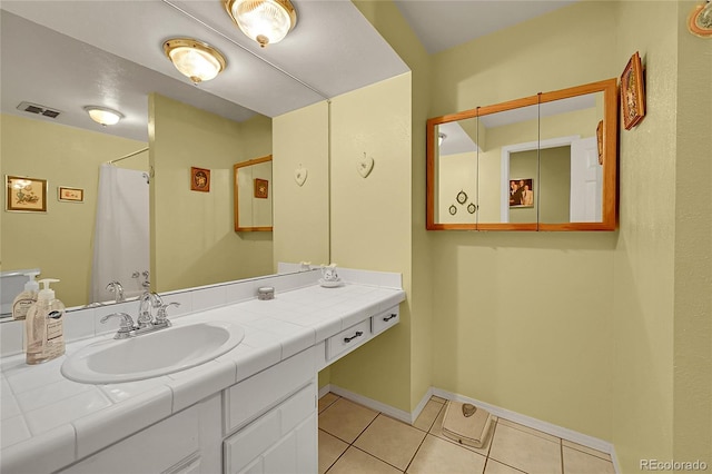6425 W Frost Dr, Littleton, CO 80128 - full bath featuring tile patterned floors, vanity, and curtained shower