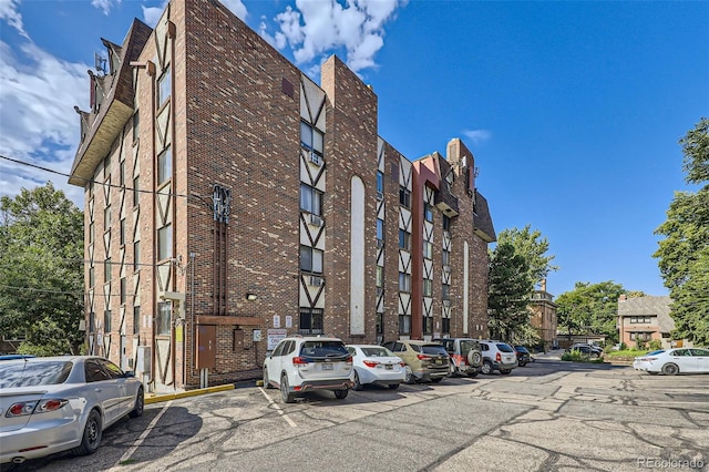 1008 N Corona St Unit 403, Denver, CO 80218 - view of building exterior featuring uncovered parking