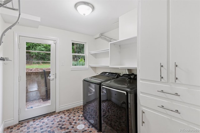3190 S Detroit St, Denver, CO 80210 - laundry room with independent washer and dryer and baseboards
