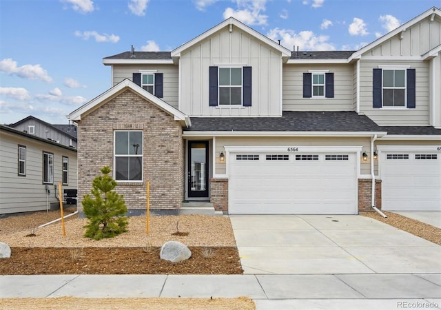 view of front facade featuring a garage