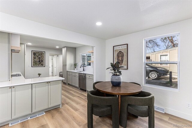 3800 W Eisenhower Blvd, Loveland, CO 80537 - dining room with visible vents, baseboards, recessed lighting, and light wood-style floors