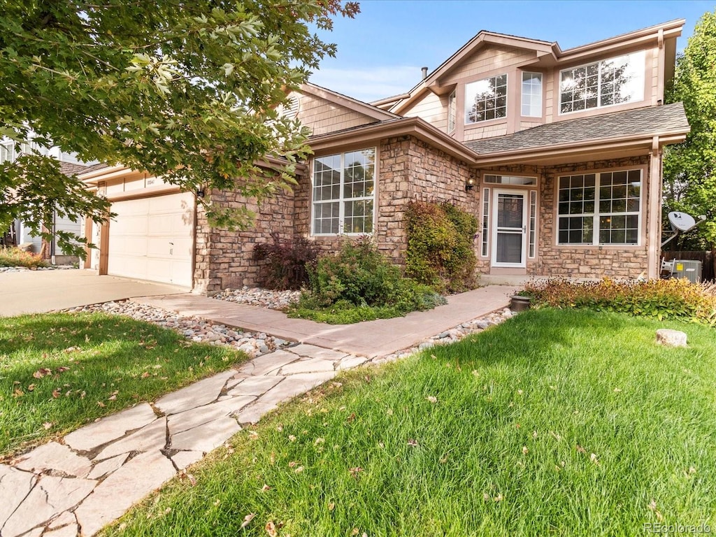 view of front of house featuring a front yard and a garage