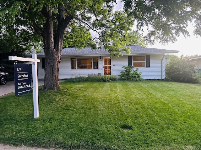 1325 S Grape St, Denver, CO 80222 - ranch-style house with a front lawn