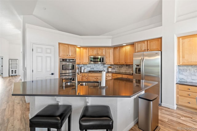 9576 E 147th Pl, Brighton, CO 80602 - kitchen featuring stainless steel appliances, dark countertops, backsplash, and lofted ceiling