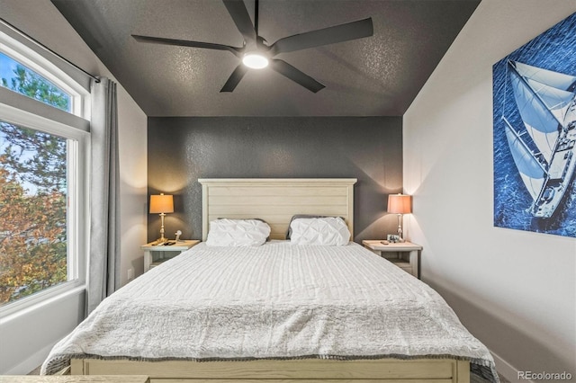 bedroom featuring ceiling fan and a textured ceiling