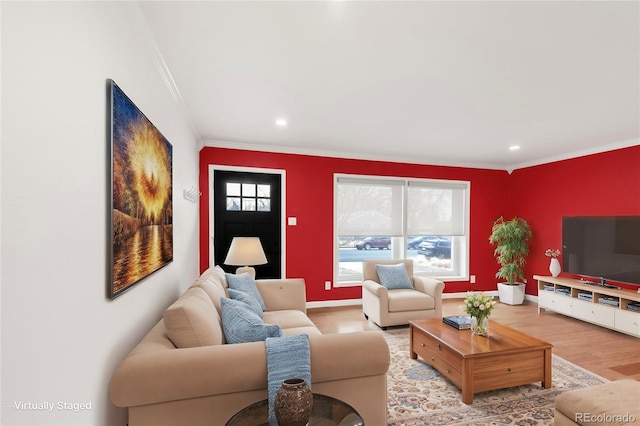 living room featuring recessed lighting, baseboards, wood finished floors, and crown molding