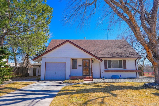 view of front facade featuring a shingled roof, a front lawn, fence, concrete driveway, and a garage