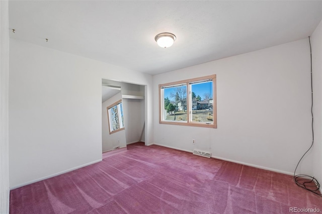 empty room with visible vents, baseboards, and carpet flooring